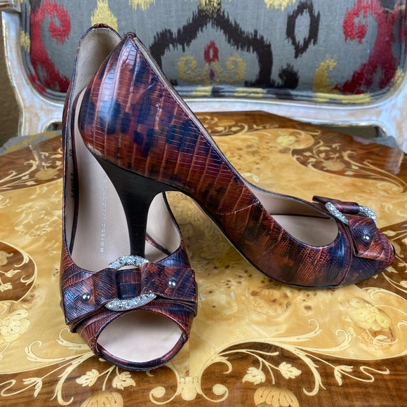 Giuseppe Zanotti Peep Toe Heels with Croc textured leather & crystal ring buckle - Picture 2 of 16